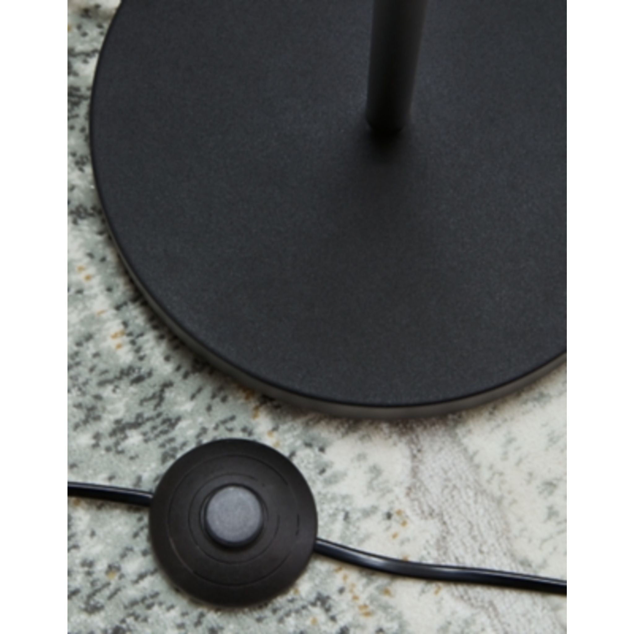 Abanson Floor Lamp - Image 3